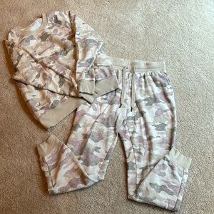 Old Navy sweatshirt and jogger set
